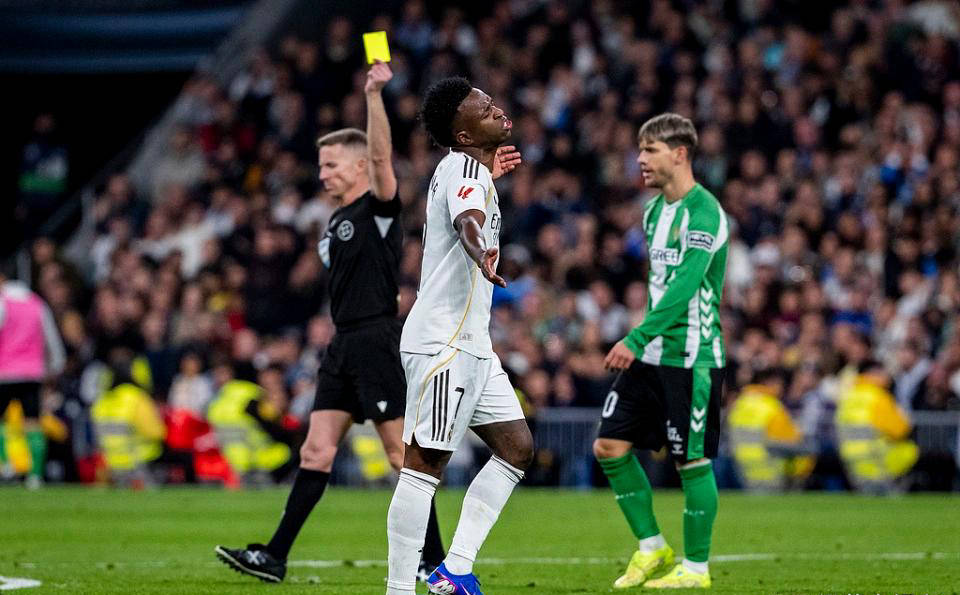 17场无进球！皇马内部压力巨大，切尔西15亿欧求购维尼修斯能否成真？