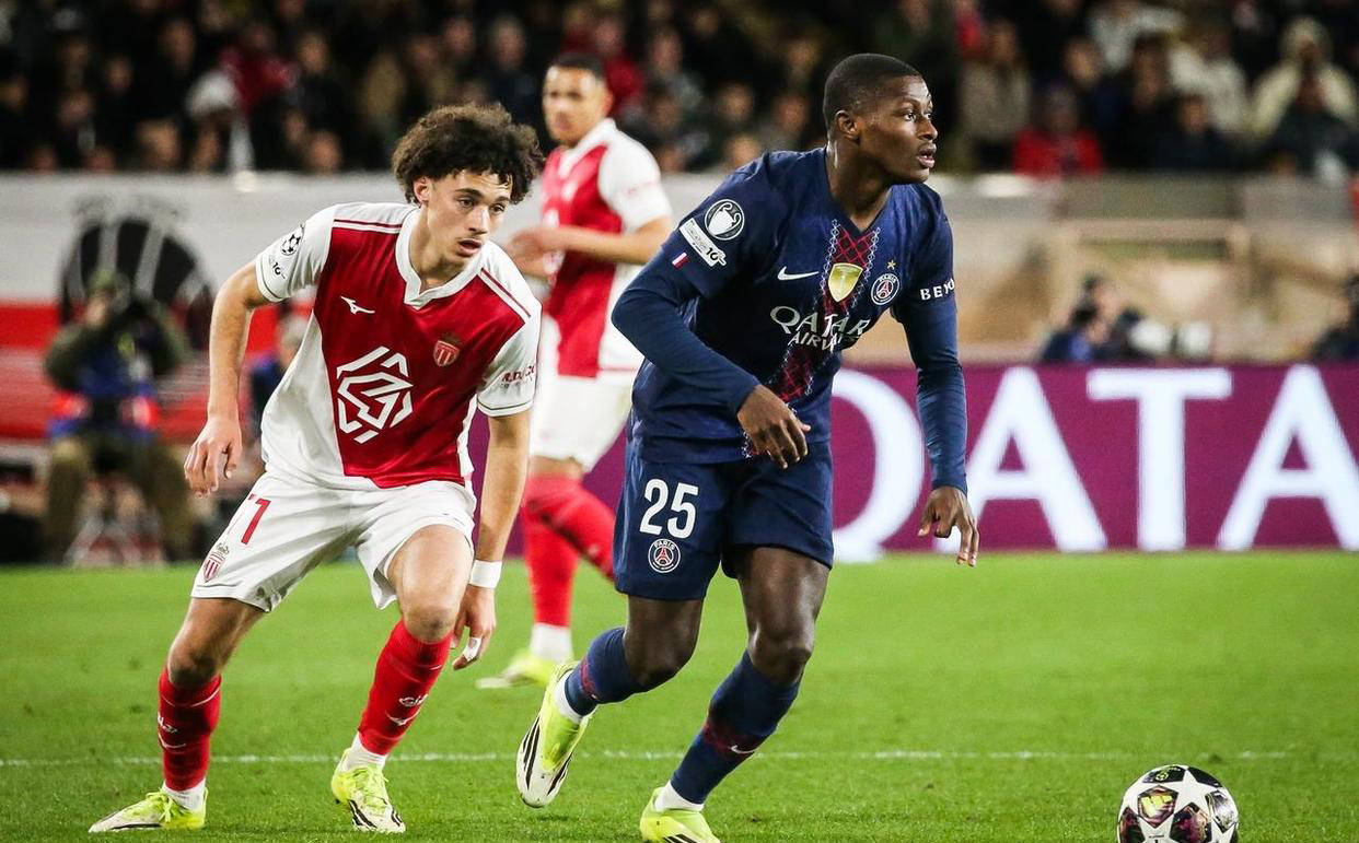 欧冠淘汰赛附加赛首回合，巴黎圣日耳曼逆转摩纳哥3-2，占据有利局面