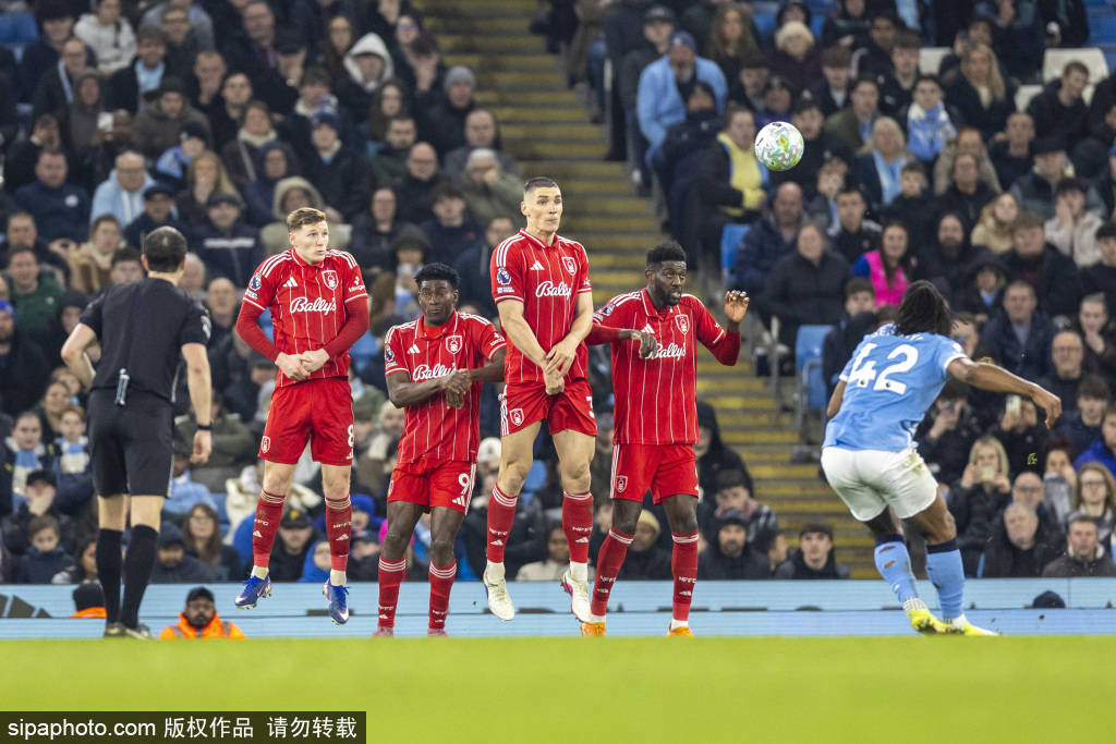 里查利松的扳平是救赎还是假象？安菲尔德见闻：热刺的狂喜像烟花，诺丁汉森林无需绝望